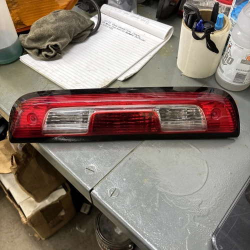 2007-2013 Chevrolet / GMC Silverado / Sierra Used OEM Third Brake Light 20979071