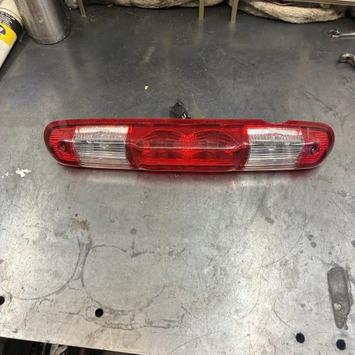 2007-2013 Chevrolet Silverado Used OEM Third Brake Light 25890530