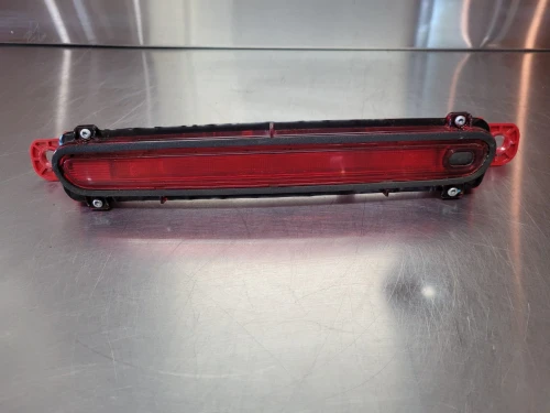 2013-2016 Chevrolet Malibu Used OEM Third Brake Light 22909969