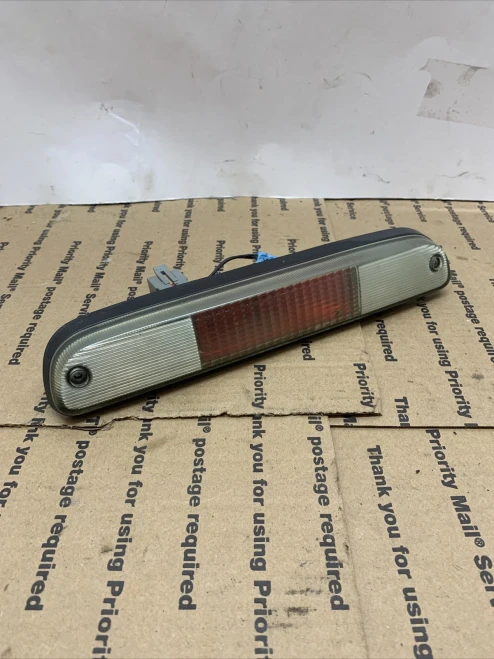 2006-2007 Ford F-250 / F-350 Used OEM Third Brake Light