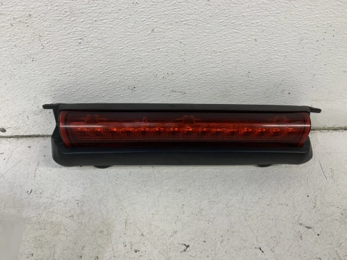 2000-2006 GMC / Chevrolet Yukon / Suburban / Tahoe Used Third Brake Light 15170955