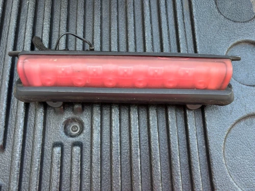 2000-2006 GMC Yukon Used Third Brake Light 15170955