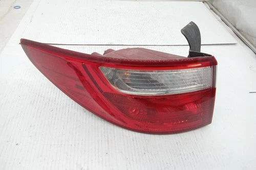 2016 Hyundai Santa Fe Driver LH Tail Lamp Assembly OEM used OEM tail light assembly