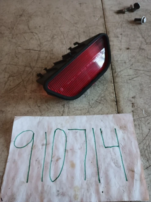1998-2005 Mercedes-Benz ML320 / ML350 / ML500 Used OEM Third Brake Light 1638200156