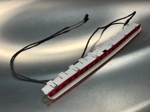 2007-2013 Mercedes-Benz s550 / cl550 / s400 Used Third Brake Light 2218200056
