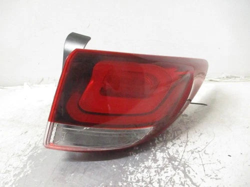 2017-2019 Hyundai Santa Fe Passenger RH Tail Light Lamp OEM used OEM tail light assembly