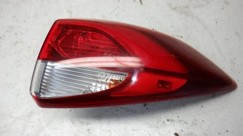 2017-2018 Hyundai Tucson Passenger Tail Light Lamp OEM OEM used OEM tail light assembly