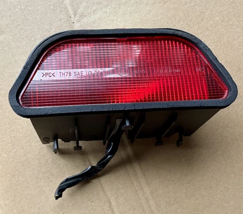 Mercedes-Benz ML430 / ML320 / ML55 Used OEM Third Brake Light 1638200156