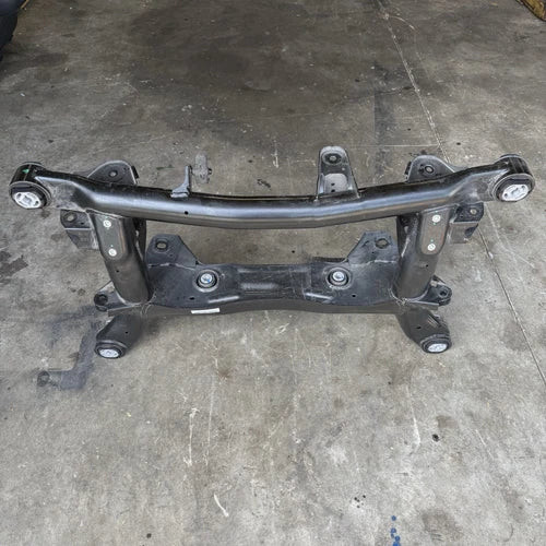 2018-2022 Alfa Romeo Stelvio Oem Rear Suspension Crossmember Subframe 50551803 used OEM rear subframe and crossmember