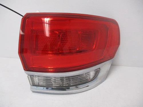 14 15 16 17 18 19 20 21 Jeep Grand Cherokee Passenger RH Tail Lamp OEM used OEM tail light assembly
