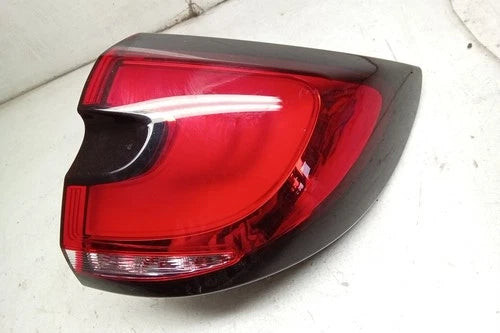 21 2021 Chrysler Pacifica Passenger RH Quarter Mounted Tail Light Lamp OEM used OEM tail light assembly