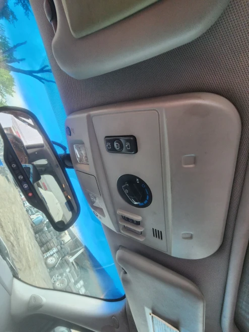 2007-2008 Cadillac SRX Sunroof Used Overhead Console
