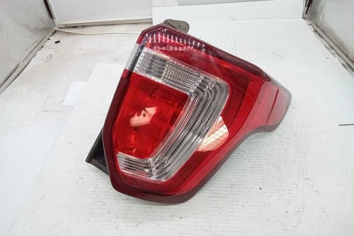 2018 Ford Explorer Passenger RH Tail Lamp Assembly OEM used OEM tail light assembly