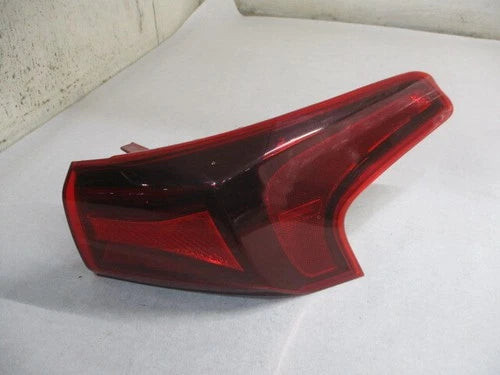 Hyundai Santa Fe RH Passenger Outer Tail Light Lamp OEM OEM used OEM tail light assembly