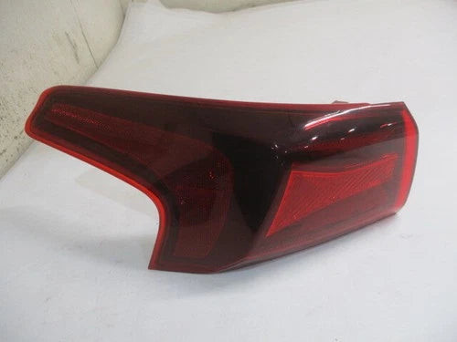 Hyundai Santa Fe LH Driver LED Outer Tail Brake Light Lamp OEM OEM used OEM tail light assembly