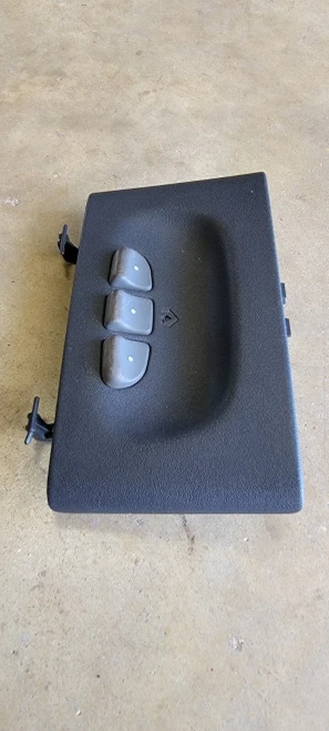 1988-2006 Chevrolet / GMC Silverado / Tahoe / Sierra / Suburban Homelink Used Overhead Console