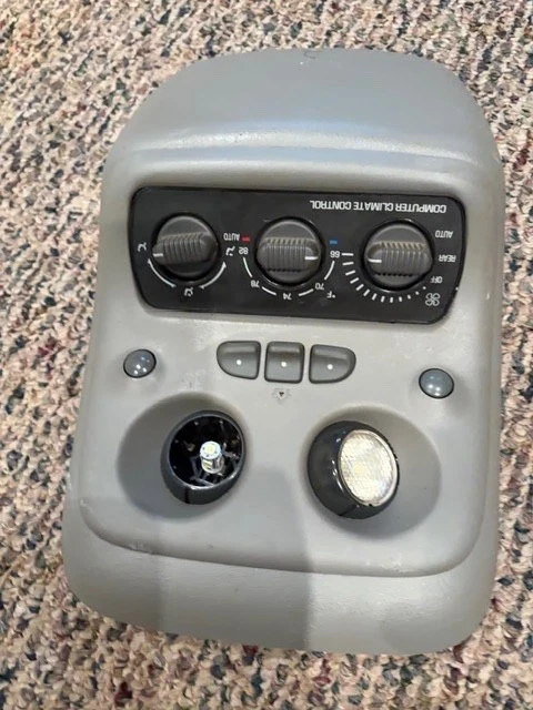 2000-2002 Chevrolet / GMC Tahoe / Yukon / Suburban Gray Used OEM Overhead Console