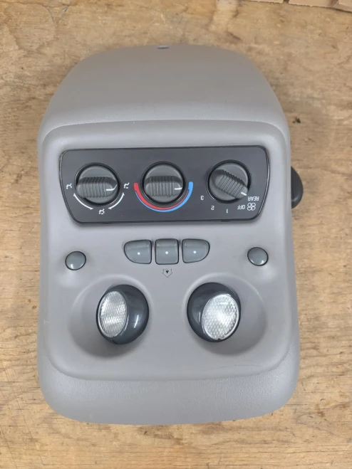 2000-2002 Chevrolet Tahoe / Suburban With Climate Controls Used OEM Overhead Console