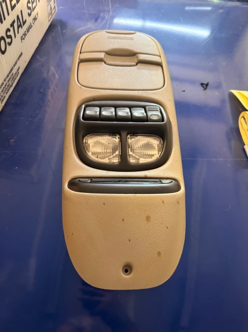 2000-2004 Chevrolet Venture Used Overhead Console