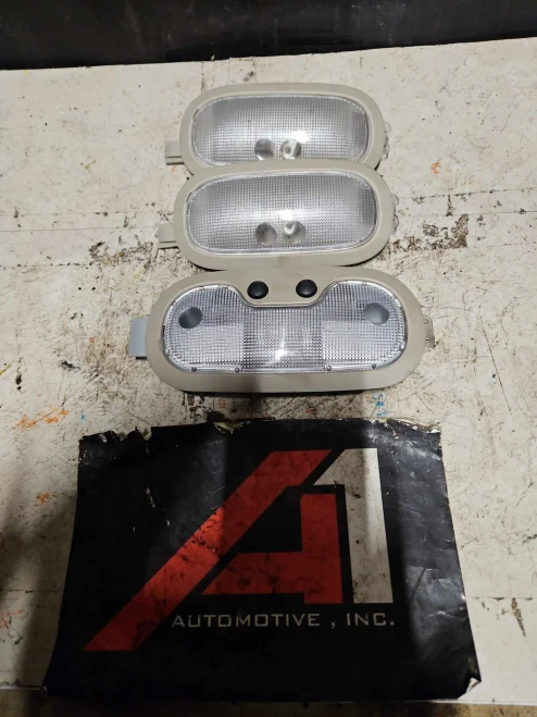 2003-2006 Chevrolet / GMC / Ram Suburban / 1500 / 2500 Front Rear Used OEM Overhead Console