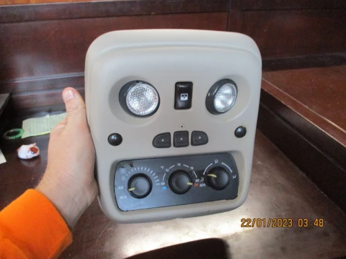 2003-2006 Chevrolet / GMC Suburban / Tahoe / Yukon Tan Used Overhead Console 15090162