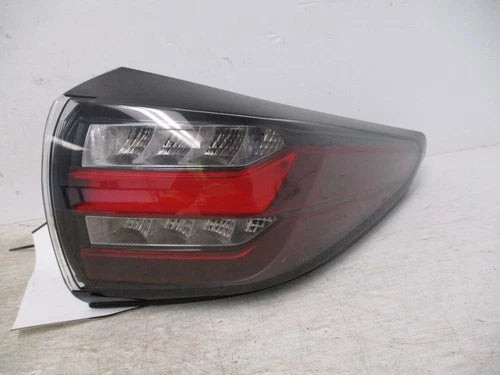 19 20 21 22 23 24 Nissan Murano Passenger RH Tail Lamp OEM used OEM tail light assembly