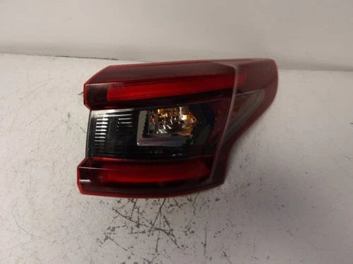 2020-2022 Nissan Rogue Passenger RH Tail Light Lamp OEM used OEM tail light assembly
