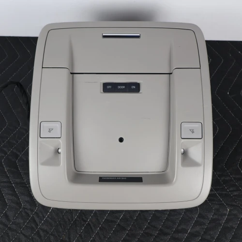 2014-2019 Chevrolet / GMC Silverado / Sierra Without Sunroof Used Overhead Console 23452545