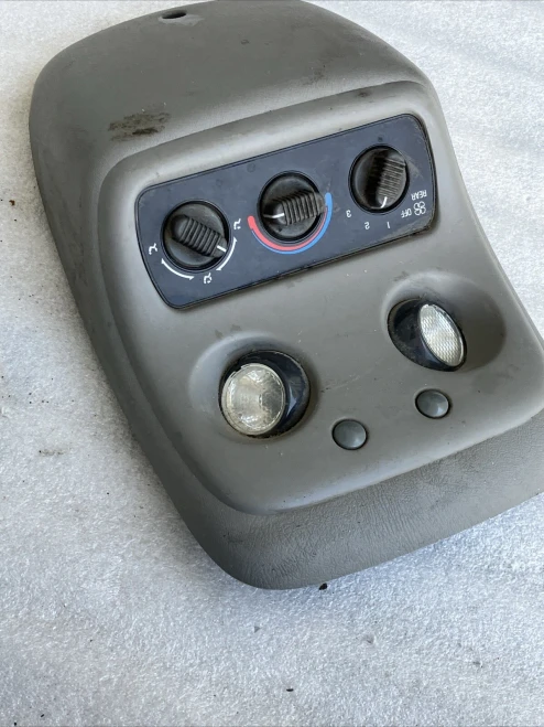Chevrolet / GMC / Cadillac Silverado / Sierra / Tahoe / Yukon / Escalade With Climate Controls Used Overhead Console 15748171