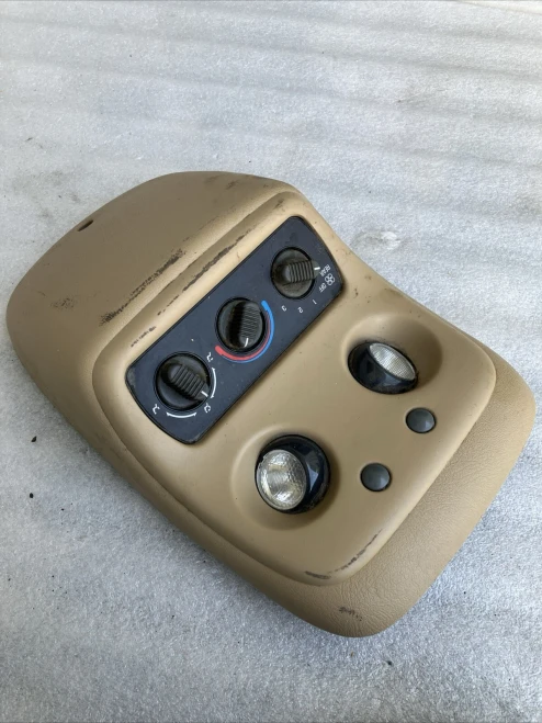 Chevrolet / GMC / Cadillac Tahoe / Suburban / Sierra / Escalade With Climate Controls Used Overhead Console 15748171
