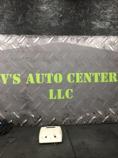 2008 Dodge / Chrysler Caravan / Town & Country Used Overhead Console