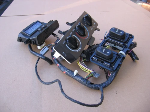 1998-2002 Ford / Lincoln Expedition / Navigator With Display With Climate Controls Used Overhead Console
