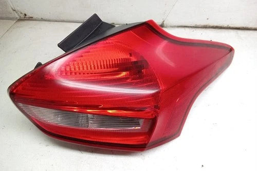 18 2018 Ford Focus Hatchback Passenger RH Tail Light Lamp OEM used OEM tail light assembly