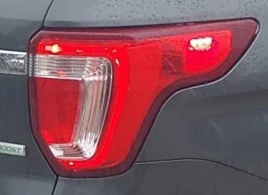 2016-2019 Ford Explorer RH Passenger Tail Light Lamp OEM used OEM tail light assembly
