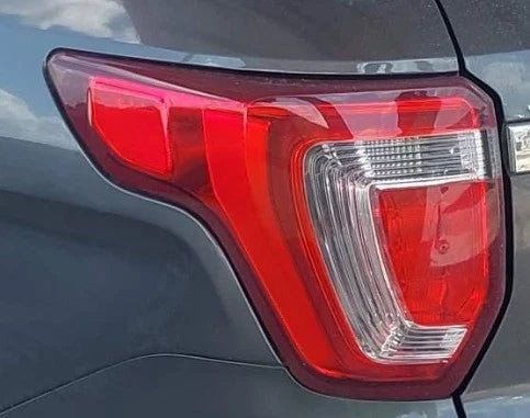 2016-2019 Ford Explorer LH Driver Tail Light Lamp OEM used OEM tail light assembly