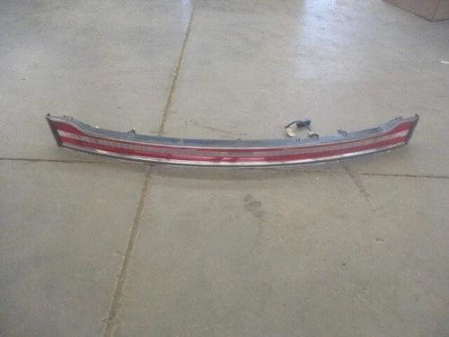 Lincoln MKZ Center Middle Tail Brake Light Lamp OEM OEM used OEM tail light assembly