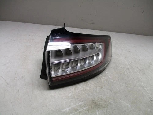 2015-2018 Ford Edge RH Passenger Quarter Mounted Tail Light Lamp OEM used OEM tail light assembly