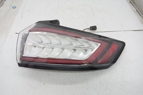 2015 Ford Edge Passenger RH Tail Lamp Assembly Quarter Mounted OEM used OEM tail light assembly