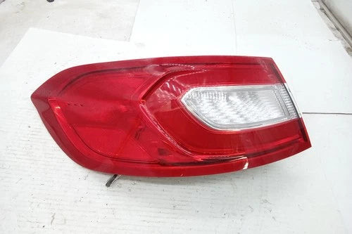 2018 Lincoln MKX Passenger RH Tail Lamp Quarter Panel Mounted OEM used OEM tail light assembly