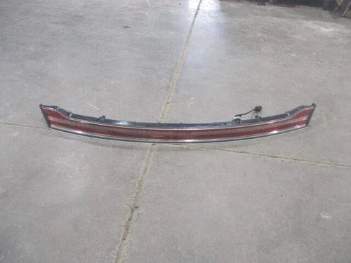 Lincoln MKZ Center Tail Brake Light Lamp OEM OEM used OEM tail light assembly