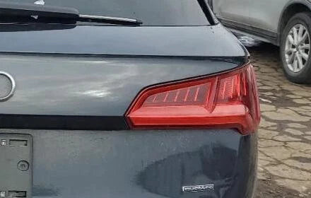 2018-2020 Audi Q5 Passenger RH Tailgate Mounted Tail Light Lamp OEM OEM used OEM tail light assembly