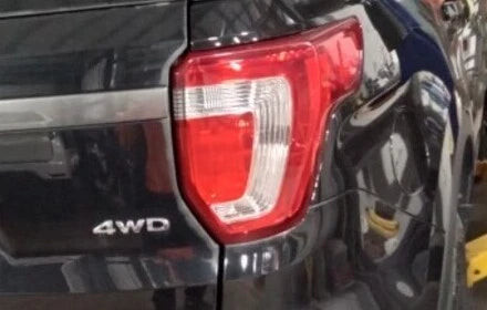 2016-2019 Ford Explorer Passenger RH Tail Light Tail Lamp OEM used OEM tail light assembly