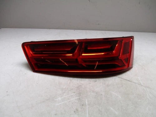 2017-2019 Audi Q7 RH Passenger Gate Mounted Tail Light Lamp OEM used OEM tail light assembly