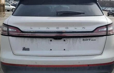 2019 2020 Lincoln Nautilus Center Liftgate Mounted Tail Light Lamp OEM OEM used OEM tail light assembly
