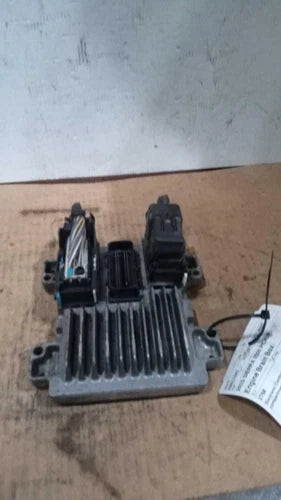 2015 GMC Sierra 2500 Pickup Electronic Co Used OEM Engine Control Module (ecm) used OEM engine control module