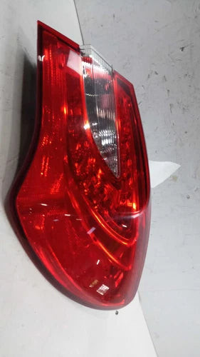 2013 Chrysler 200 Sdn Right Used OEM Right Tail Light Assembly used OEM tail light assembly