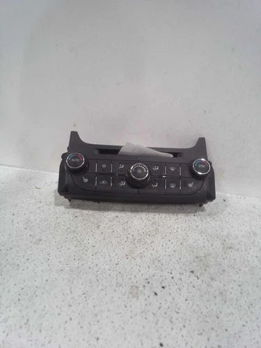 2015 Chevrolet Malibu Opt CJ2 Automatic Dual Zone Used OEM A/C Selector Switch used OEM A/C climate control module