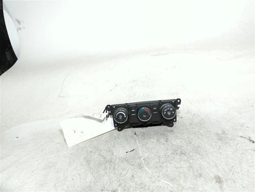2009 Chevrolet Traverse Front Manual Opt C67 Grad Used OEM A/C Selector Switch used OEM A/C climate control module