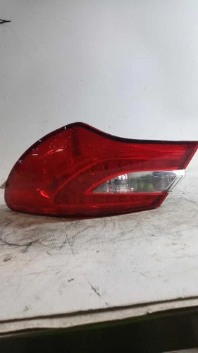 2014 Chrysler 200 R Silver 4DR Sed Right Used OEM Tail Lights used OEM tail light assembly