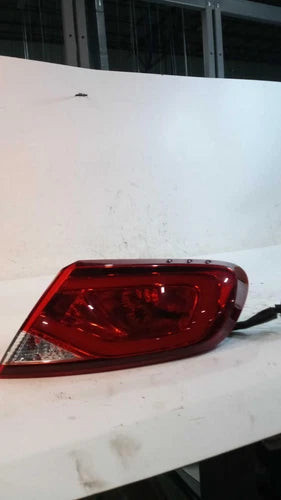 2015 Chrysler 200 Sdn Lid Mounted Right Gra Used OEM Right Tail Light Assembly used OEM tail light assembly